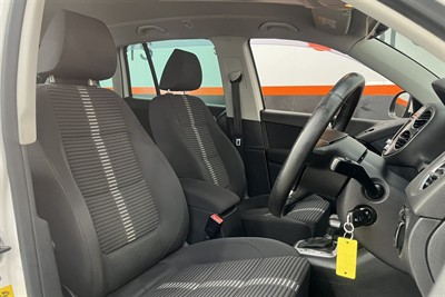 2010 Volkswagen TIGUAN - Thumbnail