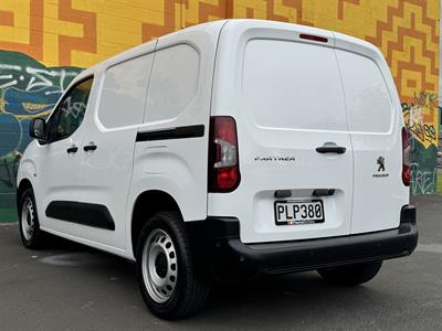2022 Peugeot Partner - Thumbnail