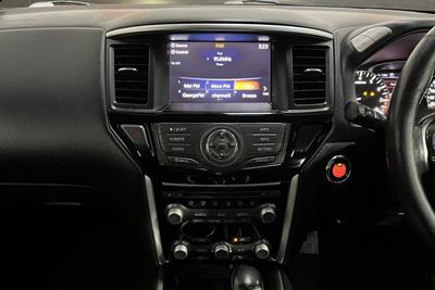 2017 Nissan Pathfinder - Thumbnail