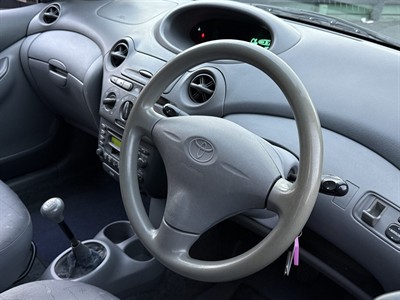 1999 Toyota Vitz - Thumbnail
