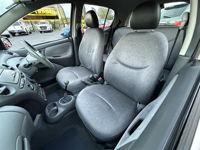 1999 Toyota Vitz - Thumbnail