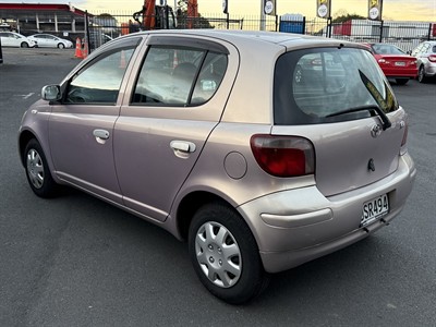 1999 Toyota Vitz - Thumbnail