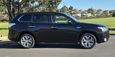 2013 Mitsubishi Outlander - Thumbnail
