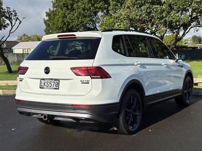 2018 Volkswagen Tiguan - Thumbnail