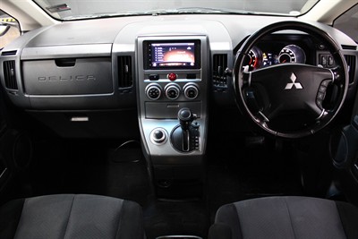 2011 Mitsubishi Delica - Thumbnail