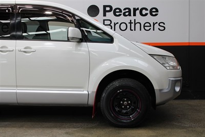 2011 Mitsubishi Delica - Thumbnail