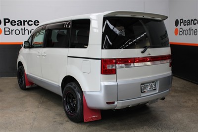 2011 Mitsubishi Delica - Thumbnail