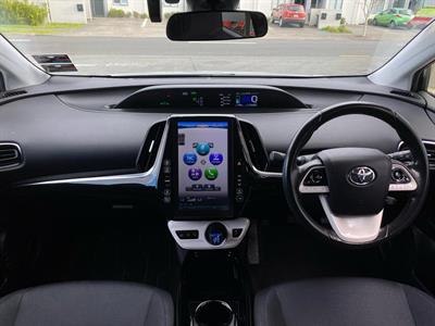 2017 Toyota Prius - Thumbnail