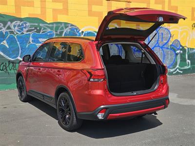 2017 Mitsubishi Outlander - Thumbnail