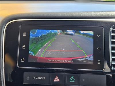 2017 Mitsubishi Outlander - Thumbnail