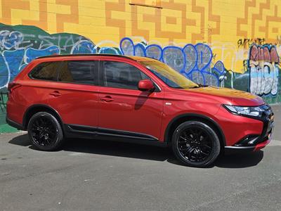 2017 Mitsubishi Outlander - Thumbnail