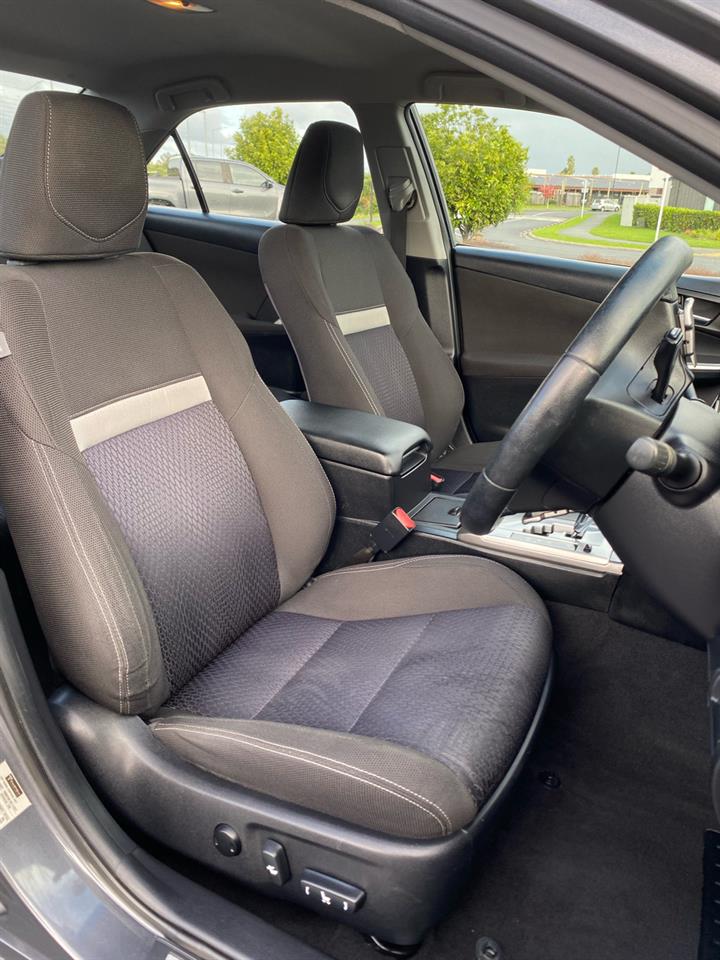2012 Toyota Aurion