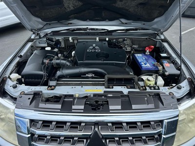 2011 Mitsubishi Pajero - Thumbnail