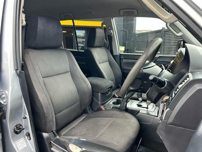 2011 Mitsubishi Pajero - Thumbnail