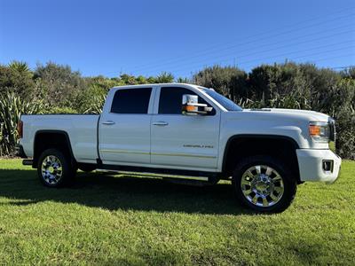 2017 GMC Denali - Thumbnail