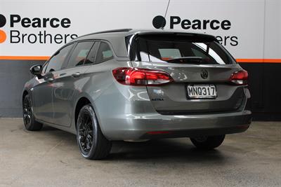 2019 Holden Astra - Thumbnail