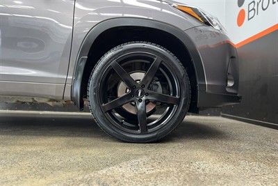 2017 Toyota HIGHLANDER - Thumbnail