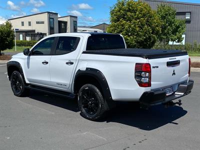 2022 Mitsubishi Triton - Thumbnail