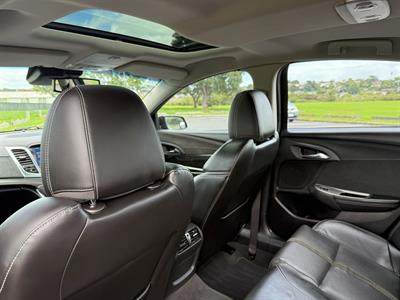 2017 Holden Commodore - Thumbnail