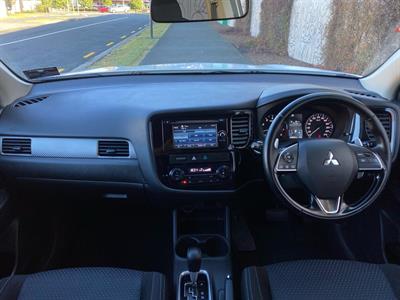 2015 Mitsubishi Outlander - Thumbnail