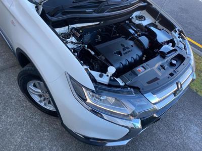 2015 Mitsubishi Outlander - Thumbnail