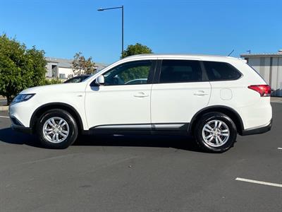 2015 Mitsubishi Outlander - Thumbnail