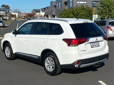 2015 Mitsubishi Outlander - Thumbnail