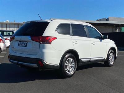 2015 Mitsubishi Outlander - Thumbnail