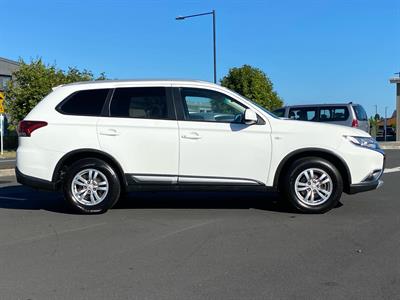 2015 Mitsubishi Outlander - Thumbnail