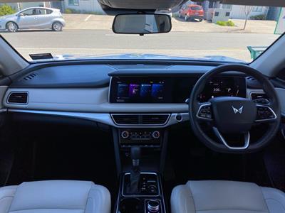 2025 Mahindra XUV700 - Thumbnail