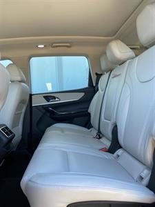 2025 Mahindra XUV700 - Thumbnail