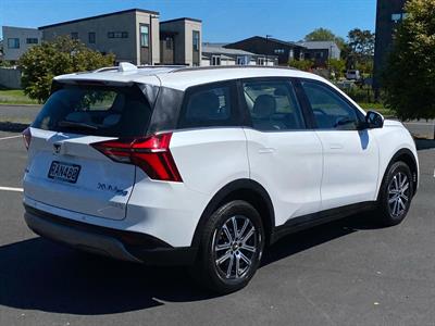 2025 Mahindra XUV700 - Thumbnail