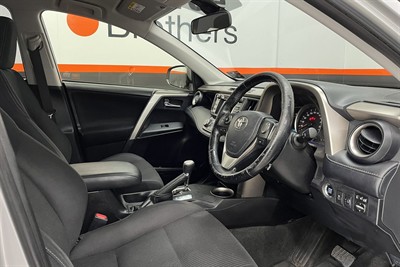 2015 Toyota RAV4 - Thumbnail