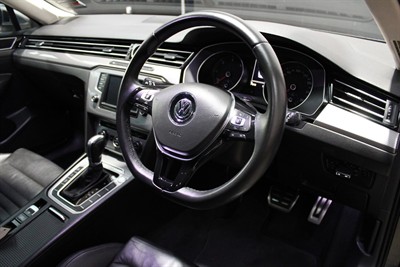 2016 Volkswagen Passat - Thumbnail