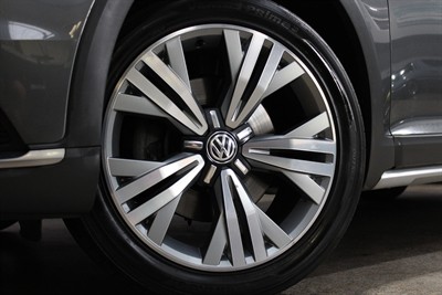 2016 Volkswagen Passat - Thumbnail