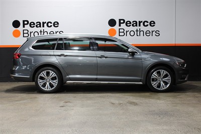 2016 Volkswagen Passat - Thumbnail