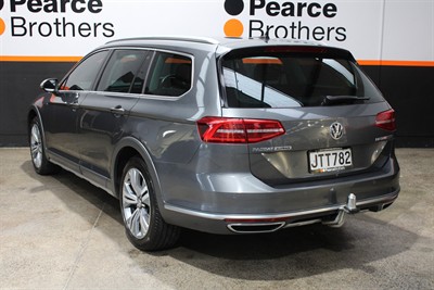 2016 Volkswagen Passat - Thumbnail