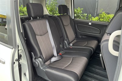 2015 Nissan Serena - Thumbnail