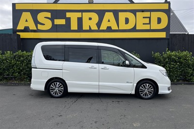 2015 Nissan Serena - Thumbnail