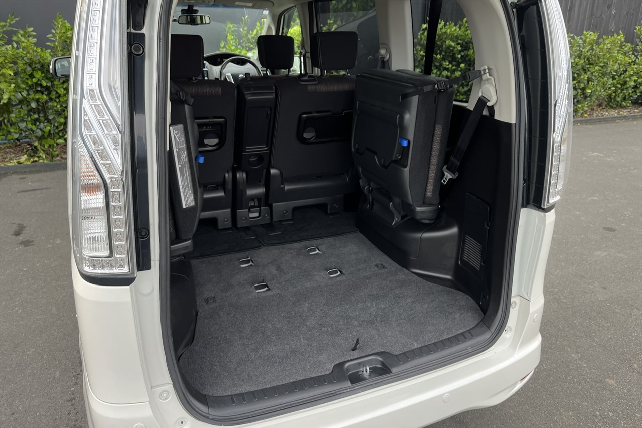 2015 Nissan Serena
