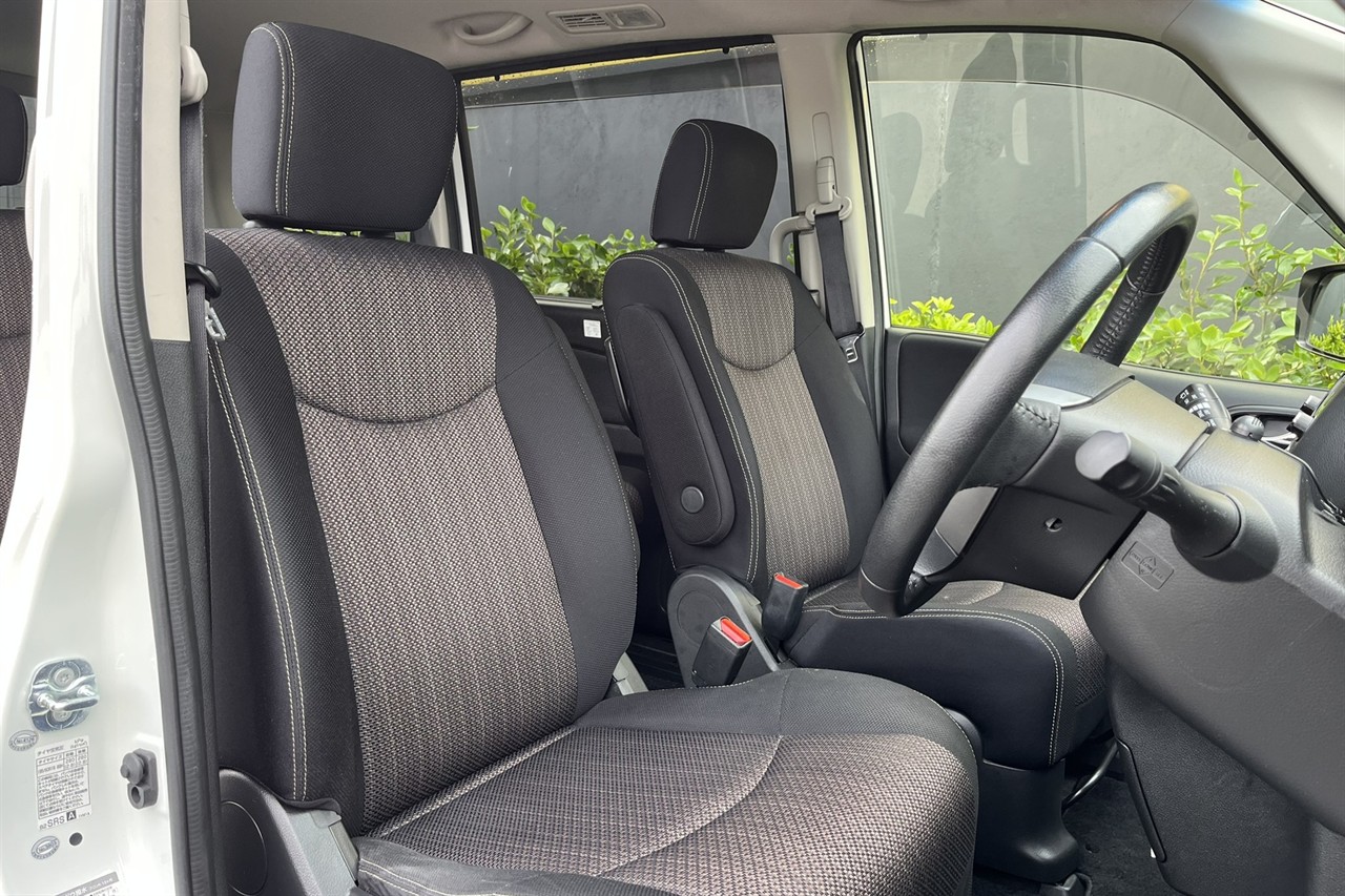 2015 Nissan Serena