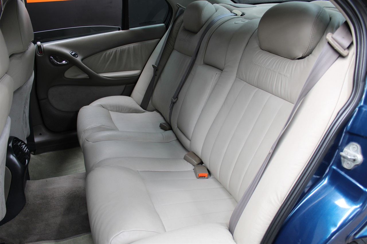 2000 Holden Commodore