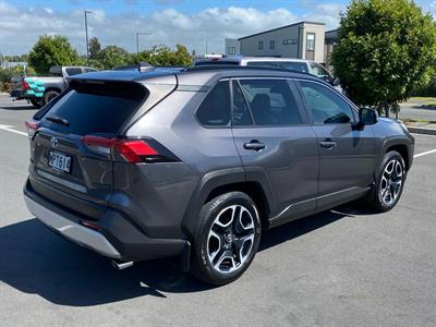 2019 Toyota RAV4 - Thumbnail