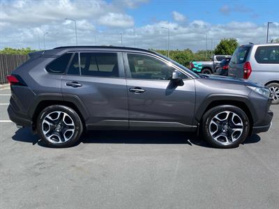 2019 Toyota RAV4 - Thumbnail