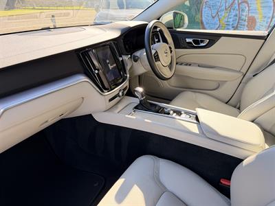 2019 Volvo V60 - Thumbnail