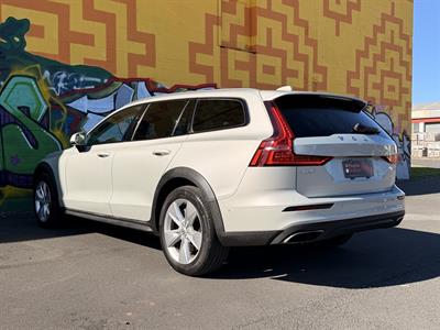 2019 Volvo V60 - Thumbnail