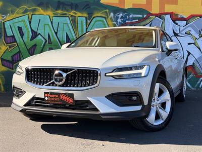 2019 Volvo V60 - Thumbnail