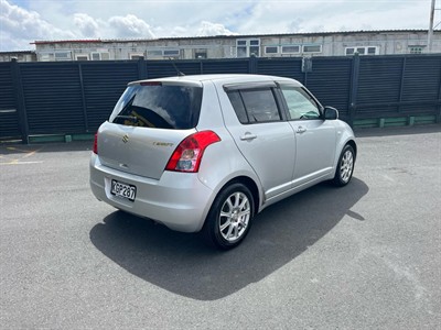 2010 Suzuki Swift - Thumbnail