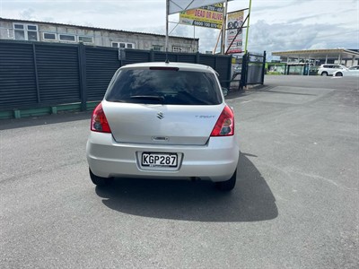 2010 Suzuki Swift - Thumbnail