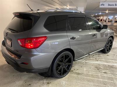 2018 Nissan Pathfinder - Thumbnail